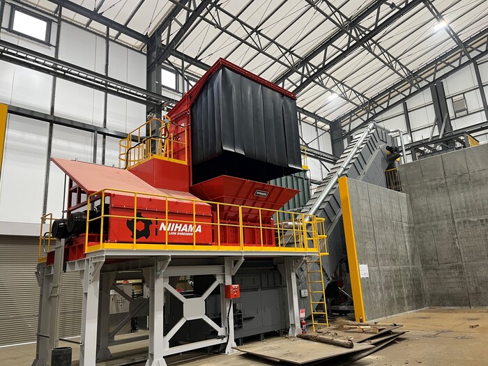 このような破砕機を設計製造し日本全国に納入しています。