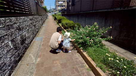 子どもと過ごしています